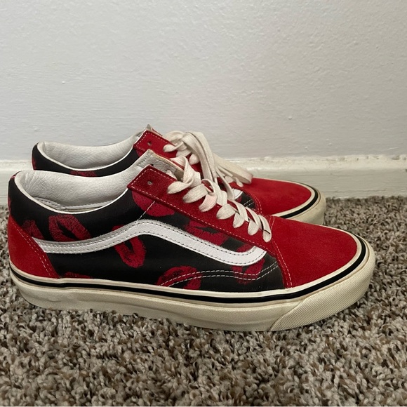 Vans Red/black with kiss marks - Picture 1 of 5